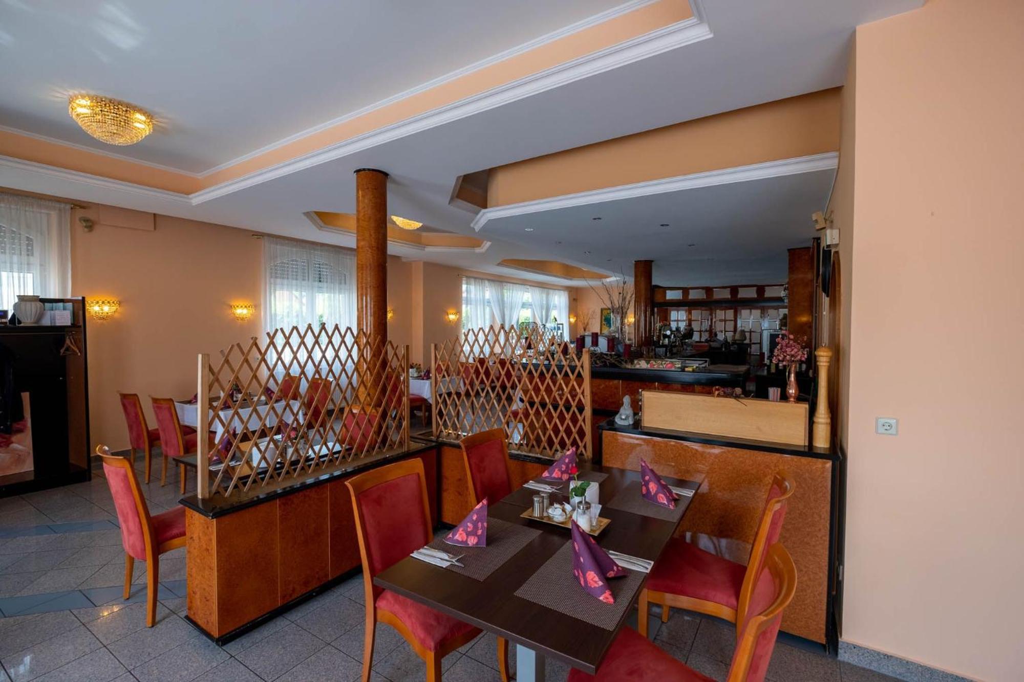 Kraichtaler Hof Hotel Kültér fotó